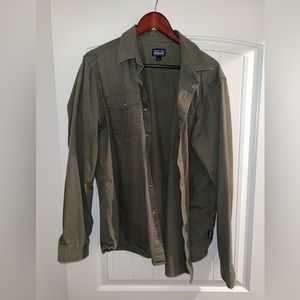 Men’s Green Patagonia Button Down Shirt Large (L)